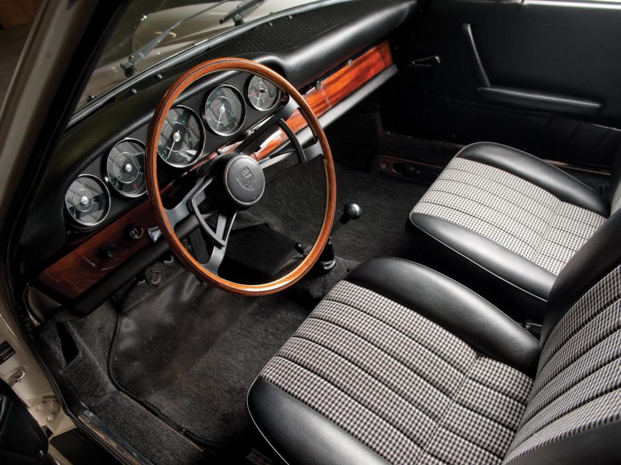 Интерьер Porsche 911 2.0 Coupe 1965 года  (NA) (фото 7 из 33)